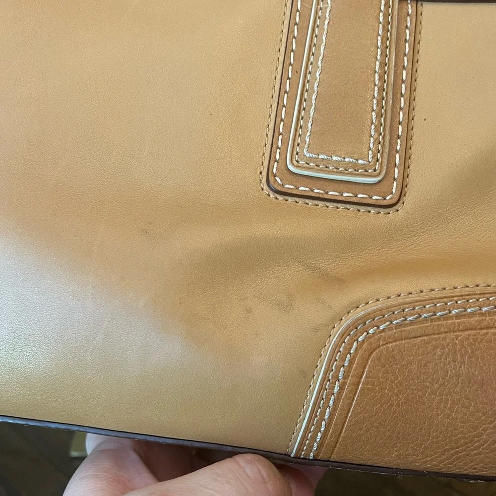 Coach Tan and Brown Leather Shoulder Bag with Turnlock Closure - Picture 4 of 13